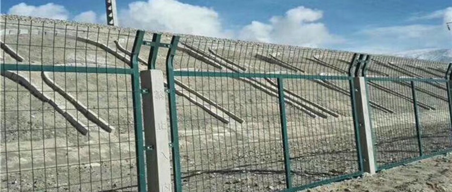 鐵路路基防護(hù)柵欄